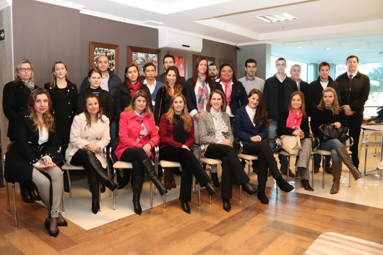 Curso discute relações com o cliente em Passo Fundo